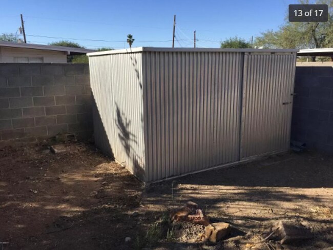 Building Photo - 2 Bed / 1 Bath Home