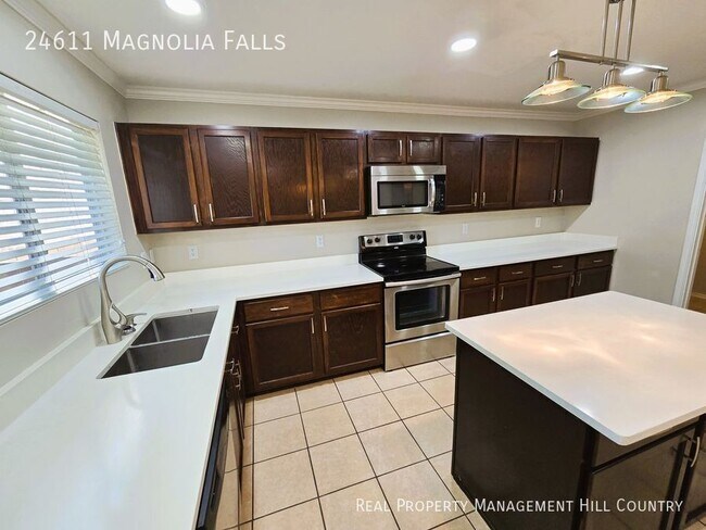 Building Photo - 24611 Magnolia Falls