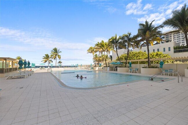 Building Photo - 2501 S Ocean Dr