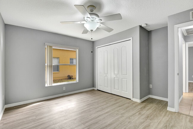 Building Photo - 11 Manderley Ln