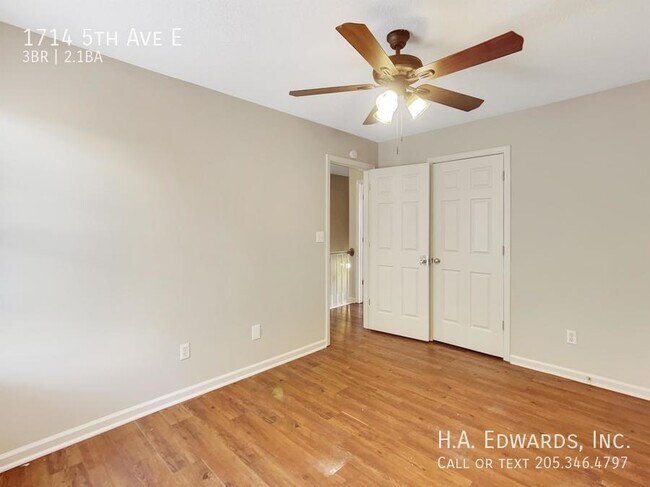 Building Photo - 1714 5th Ave E