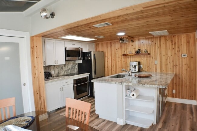 Building Photo - 30 Putters Point W