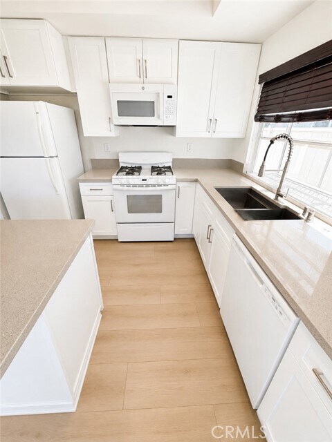 Building Photo - 15434 Ficus St