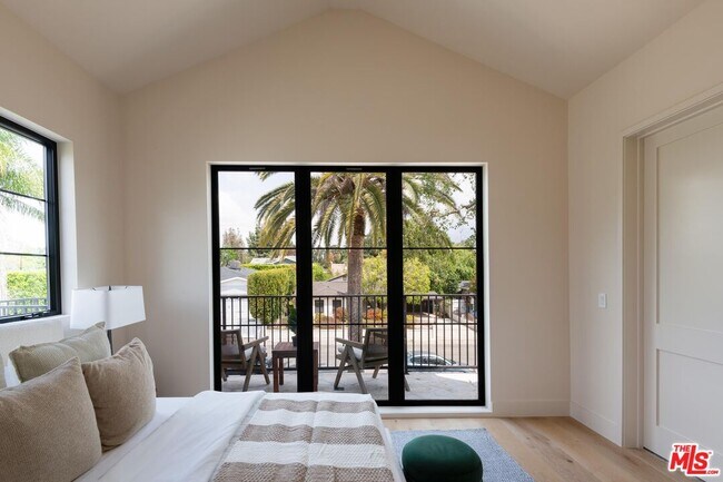 Building Photo - 11748 La Maida St