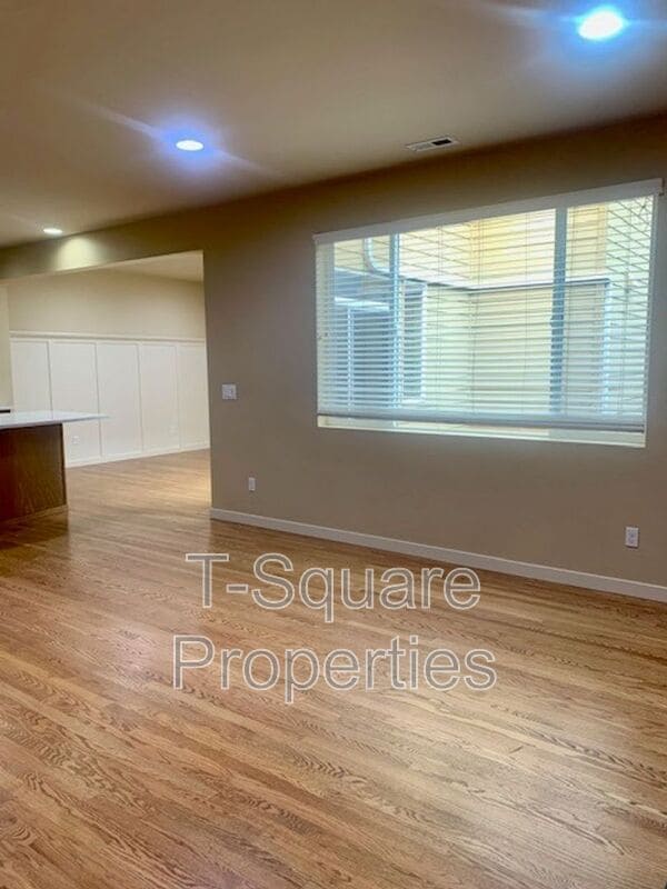 Building Photo - 10218 242nd Ave NE