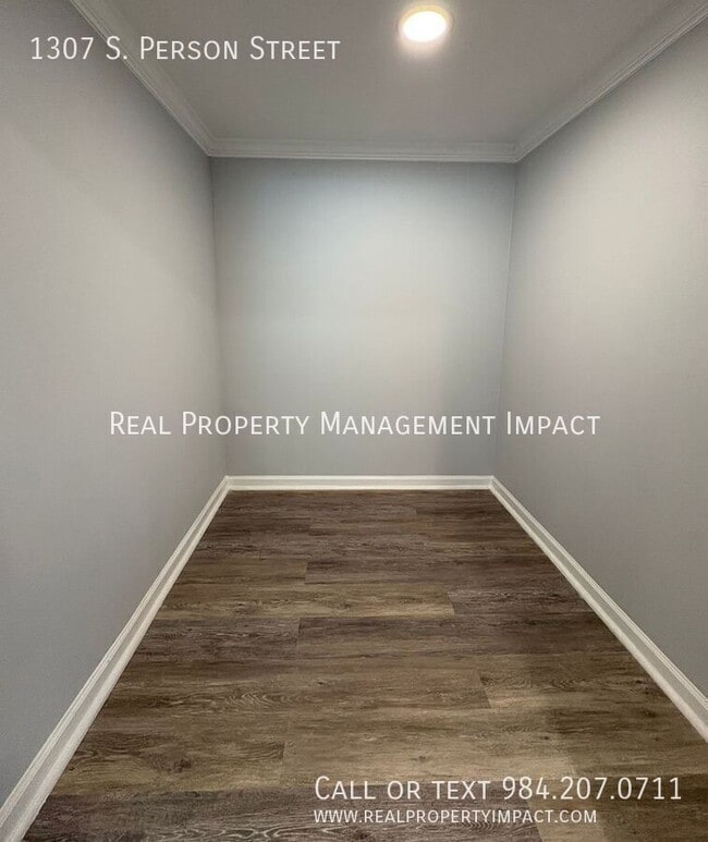 Building Photo - 1307 S Person St