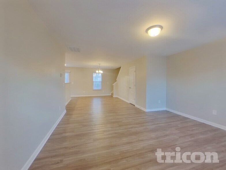 Building Photo - 808 Gunnar Dr