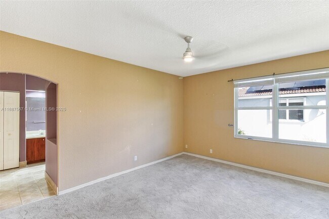 Building Photo - 3769 SW 51st St