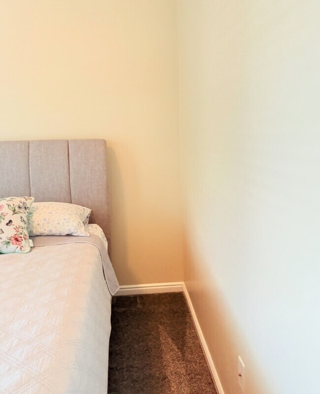 Building Photo - 351 N 1480 E