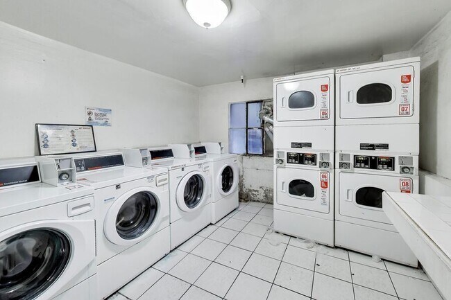 Building Photo - 536 Leavenworth St