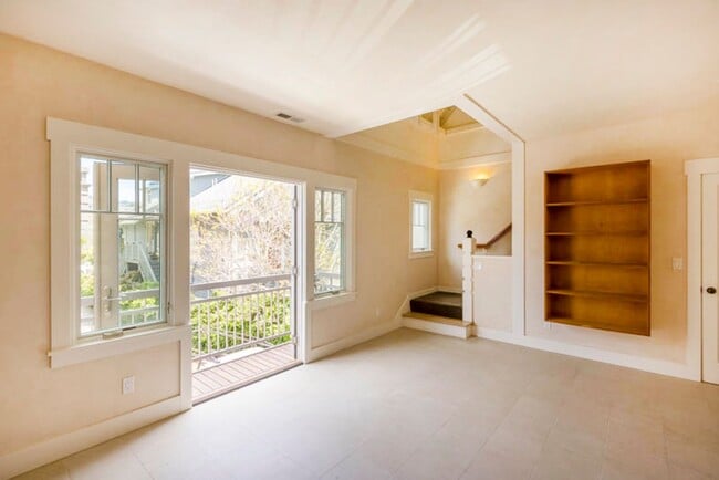 Building Photo - Balcony & Gas Fireplace: Sunny Apartment i...