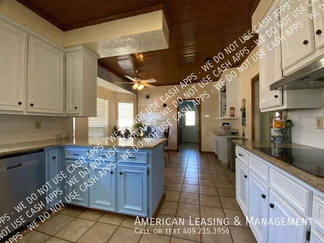 Building Photo - 4820 Edgewood Ln