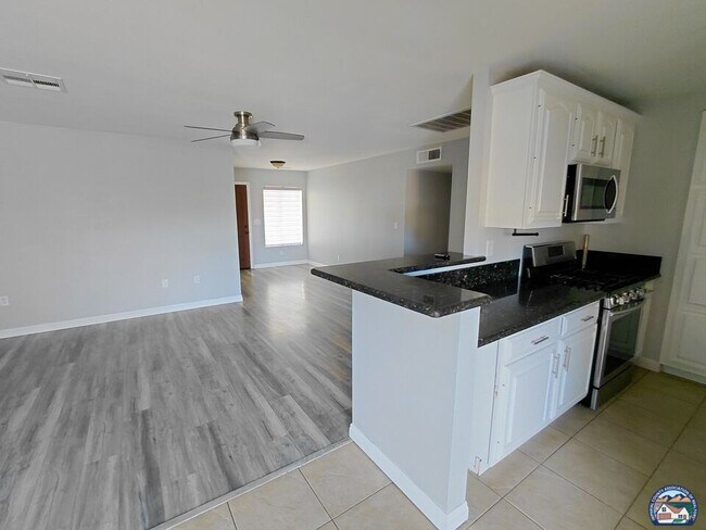 Building Photo - 1190 Ocotillo Dr