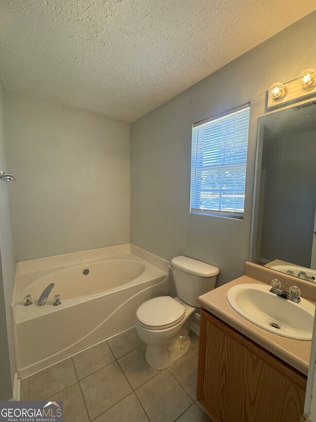 Building Photo - 1108 Patriot Cir