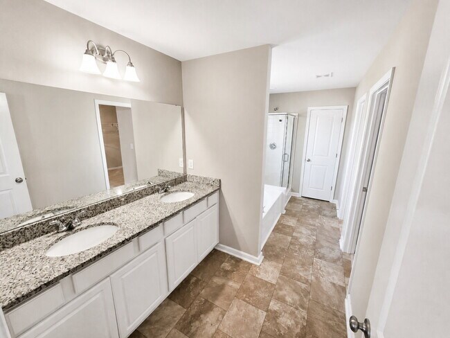 Building Photo - 721 Tanager Ln