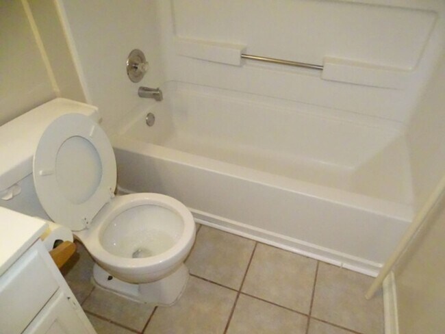 Building Photo - 5907 Deer Lake Dr