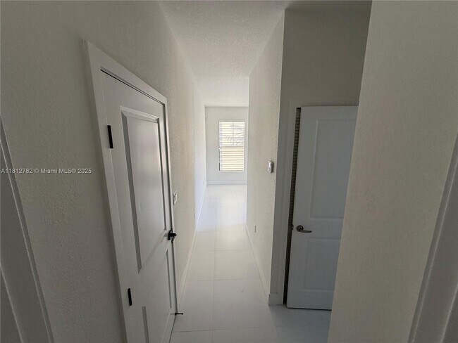 Building Photo - 32241 SW 195th Ave