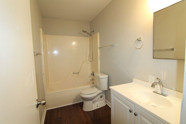 Building Photo - Move-In Ready Ranch Minutes from Plaza Midwood, NoDa & Uptown