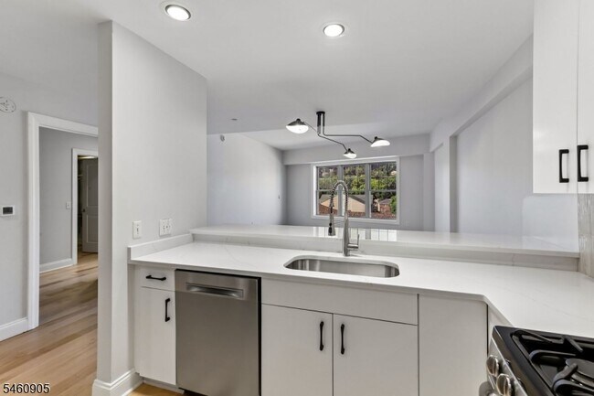 Building Photo - 48 S Park St