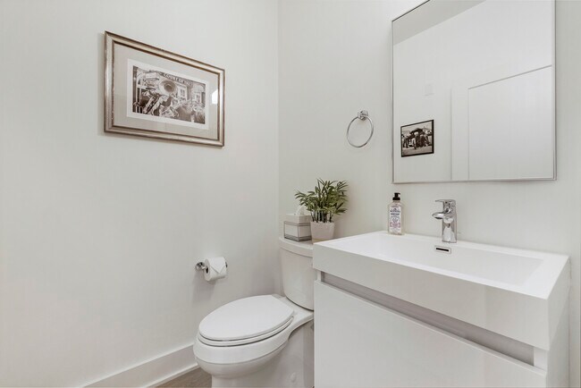 Guest bathroom - 701 Swann Ave