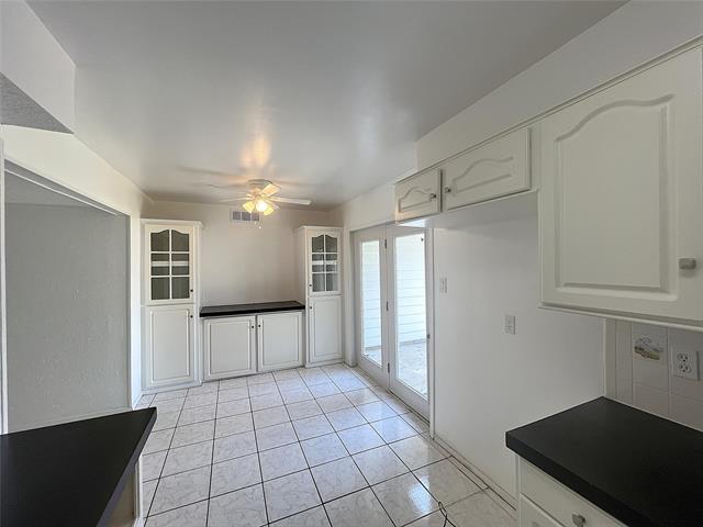 Building Photo - 2805 Meadow Park Dr