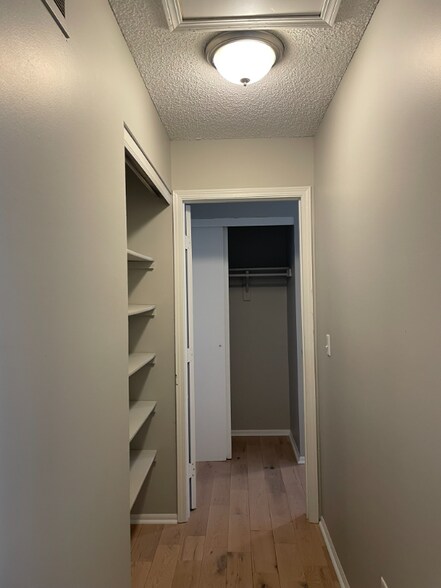 Building Photo - 1229 Crossbrook Blvd