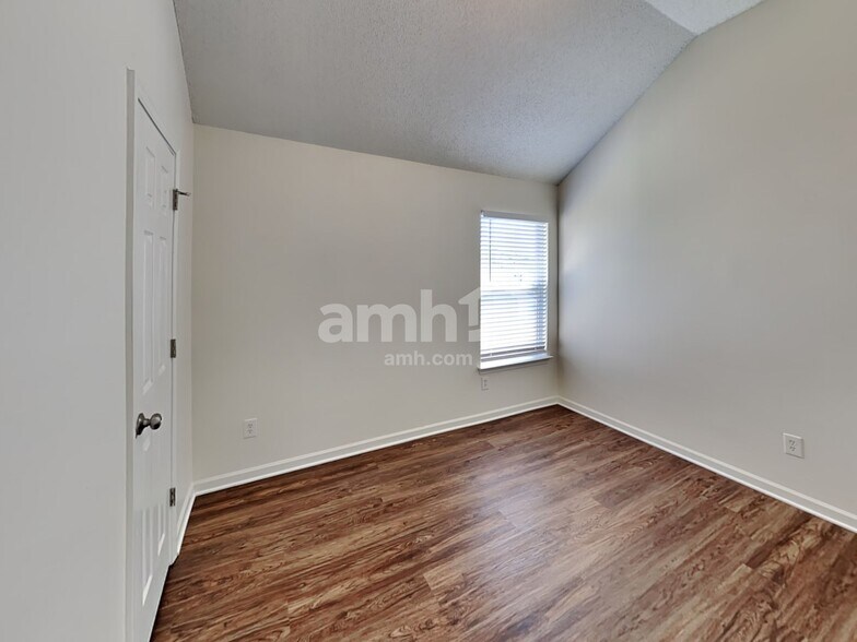 Building Photo - 3013 Summer Breeze Dr