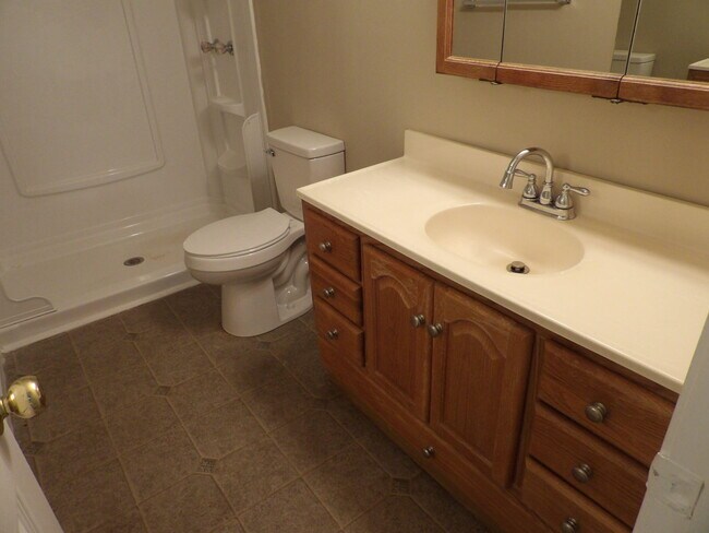 Building Photo - 248 Meadowview Dr