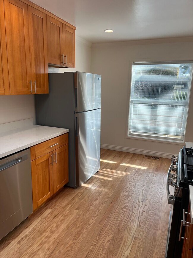 Building Photo - G4 | (M&amp;R) 412-414 &amp; 416 E Street