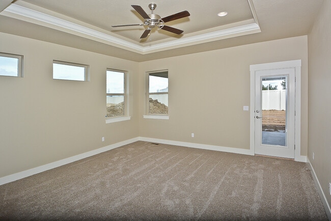 Building Photo - 4 Bedrooms 2.5 Bathrooms in Meridian