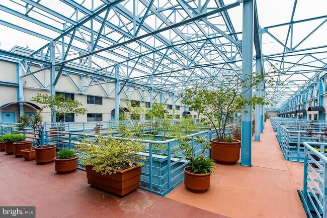 Building Photo - 7 N Christopher Columbus Blvd