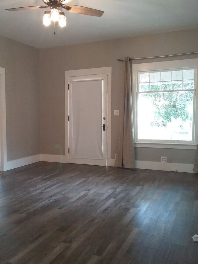 Building Photo - Recently updated single family home