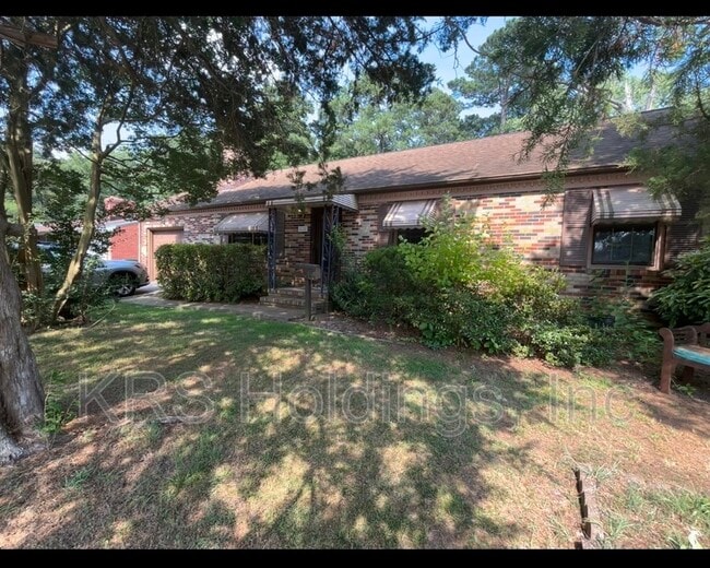 Primary Photo - 418 Eastwood Dr
