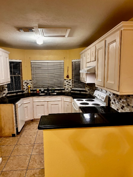 Building Photo - 1619 Bugle Run Dr