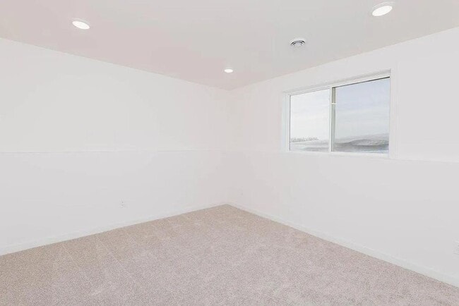 Building Photo - 1517 KEYSTONE CIR NE