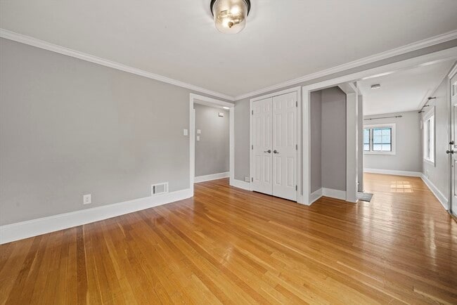 Building Photo - 28 Hillside Ave