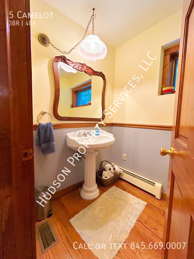 Building Photo - 5 Camelot-