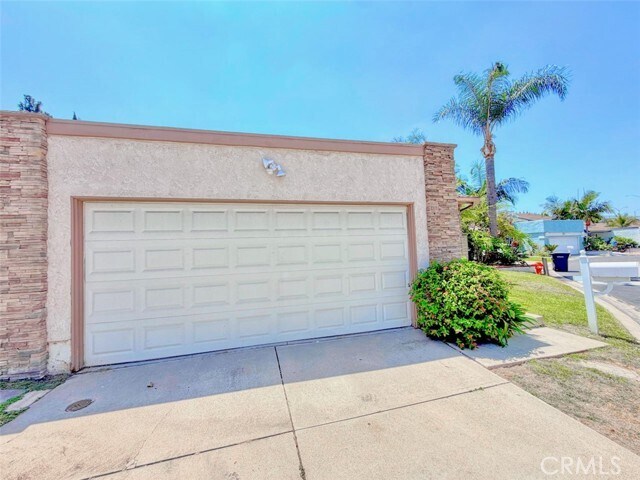 Building Photo - 2134 N Pami Cir