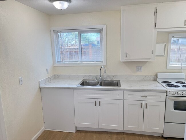 Building Photo - Updated Studio Apartment in Junction City!  $200.00 MOVE-IN SPECIAL