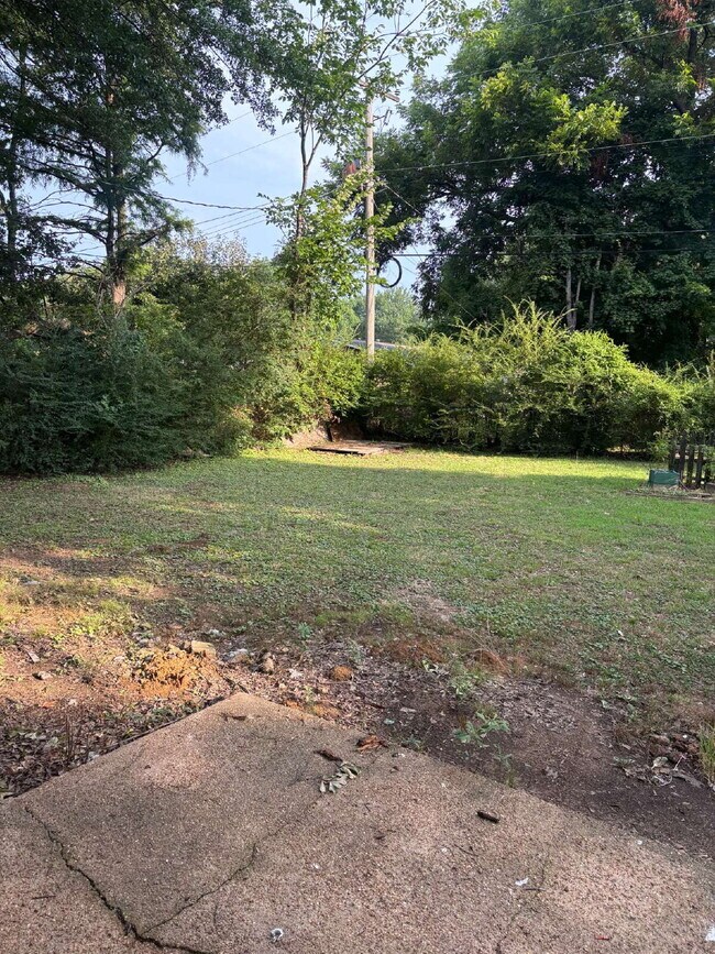 Building Photo - "Charming 3-Bedroom Gem on Winfield Road - Cozy Comfort Awaits in 966 Sq Ft!"