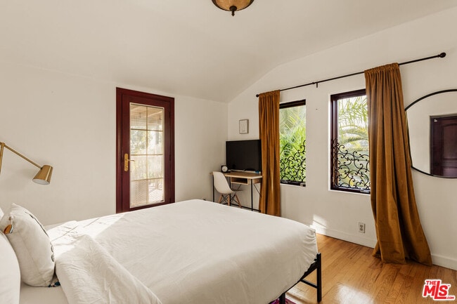 Building Photo - 2002 N Las Palmas Ave