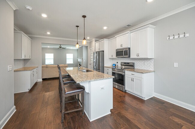 Building Photo - 60 Sumter Wy