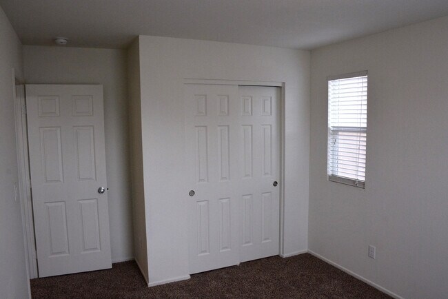 Building Photo - Impeccable Home in a Cul-de-Sac with Great Curb Appeal!