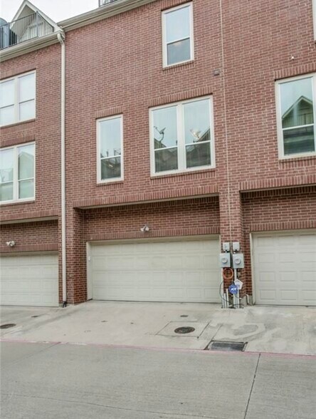 Building Photo - 2448 Worthington St