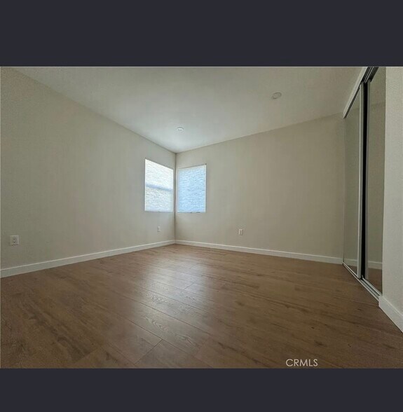 Building Photo - 1436 N Hollywood Way