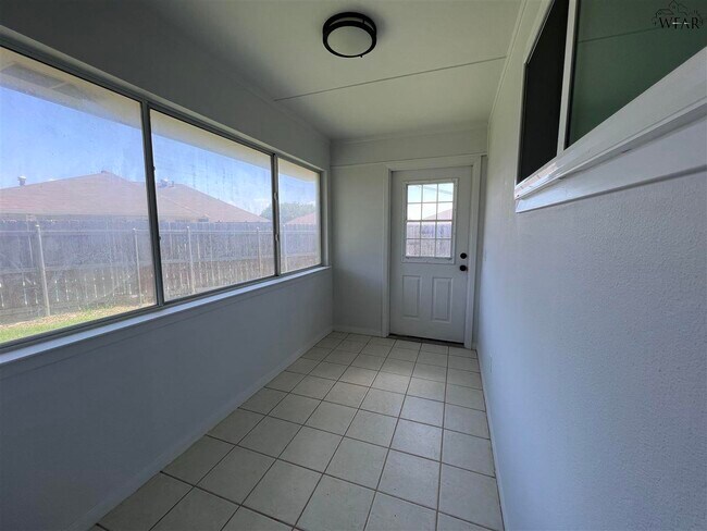 Building Photo - 2 Indigo Cir