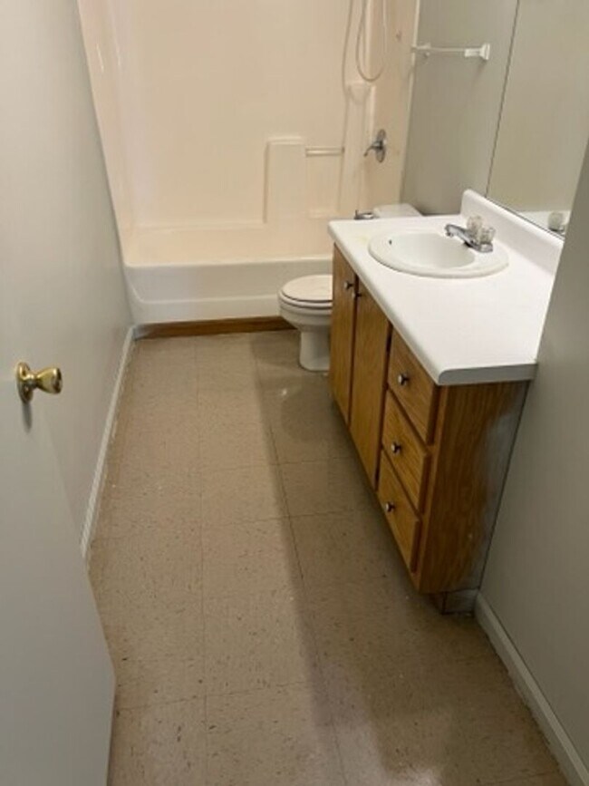 Building Photo - Monthly Paid Rent