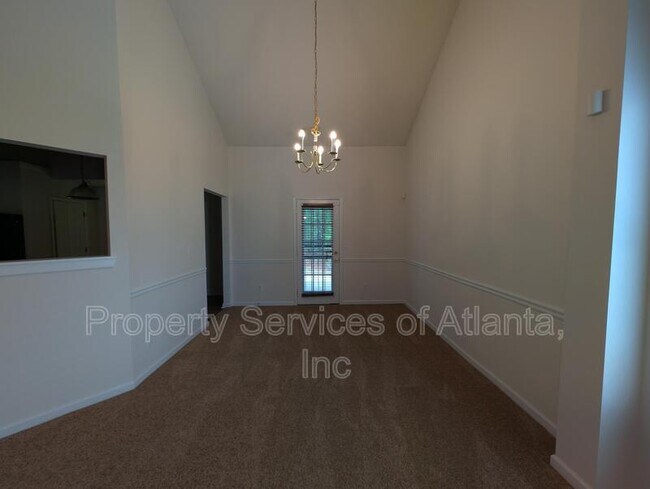 Building Photo - 2047 Mulberry Ln