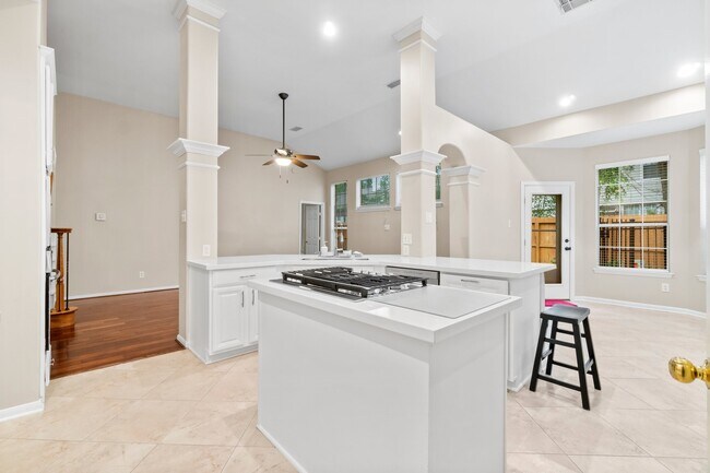 Building Photo - 83 Terraglen Dr