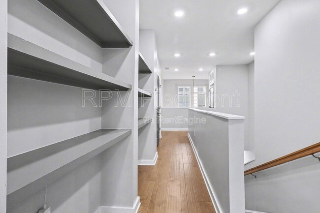 Building Photo - 383 Pratt Dr SE